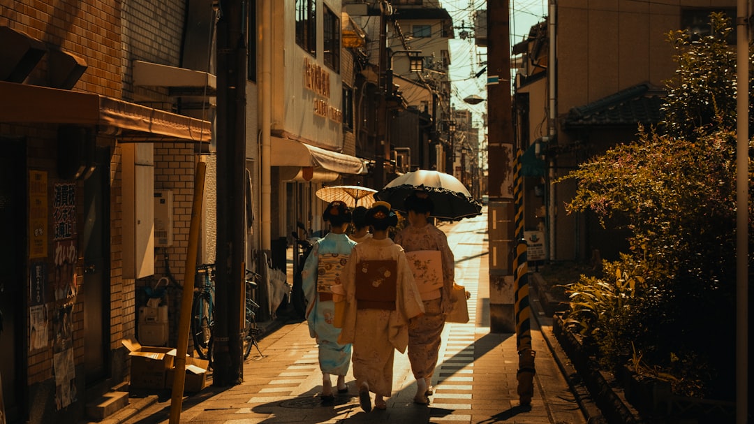 芸能人カップルが長続きしない理由【業界の実態】